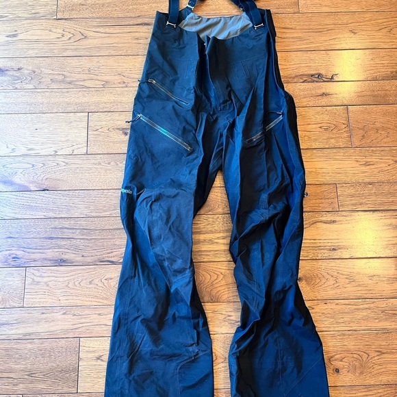 Patagonia Womens Powslayer Bibs, Black Size Medium - Picture 3 of 3